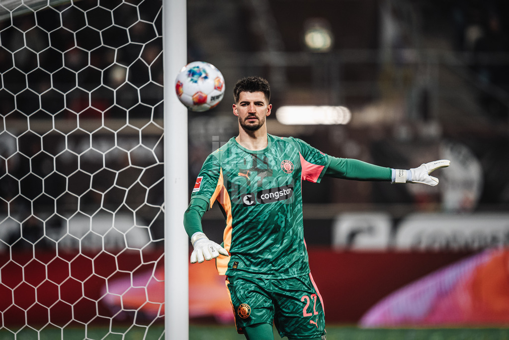 Fußball | Männer | Saison 2025/2026  | Fußball-Bundesliga | 11. Spieltag | FC St. Pauli vs. 1. FC Union Berlin | 23.11.2025 | Nikola Vasilj (#22, FC St. Pauli)