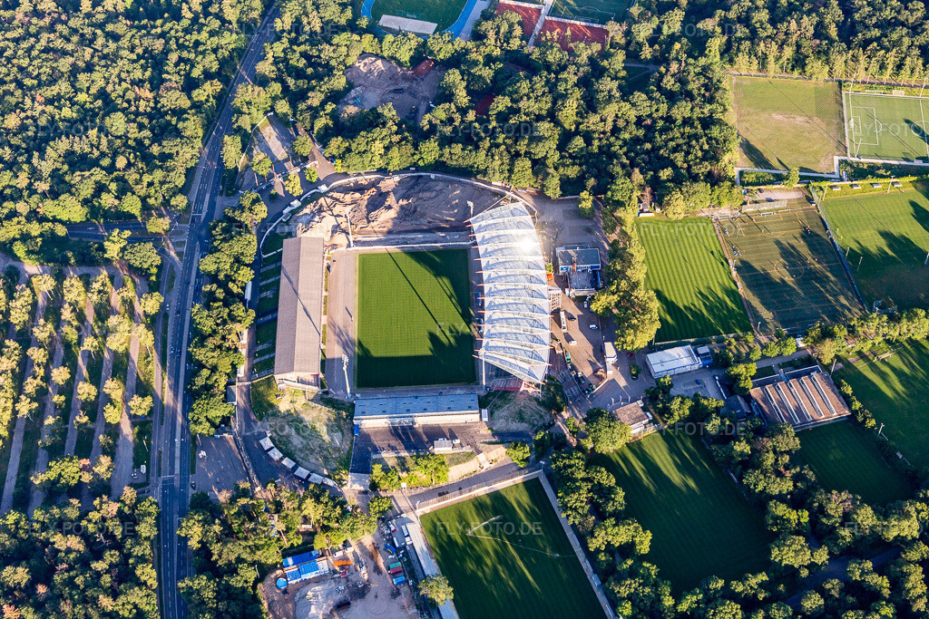 Luftbild: Erweiterungs- und Umbau- Baustelle am Sportstätten-Gelände des Stadion 