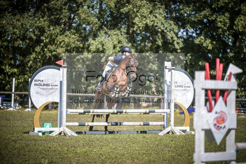 DOS_0406 | Entdecke hochwertige Reitturnierfotos von Foto Oger. Professionell, emotional und authentisch – jetzt Lieblingsmomente im Shop bestellen. - Realisiert mit Pictrs.com