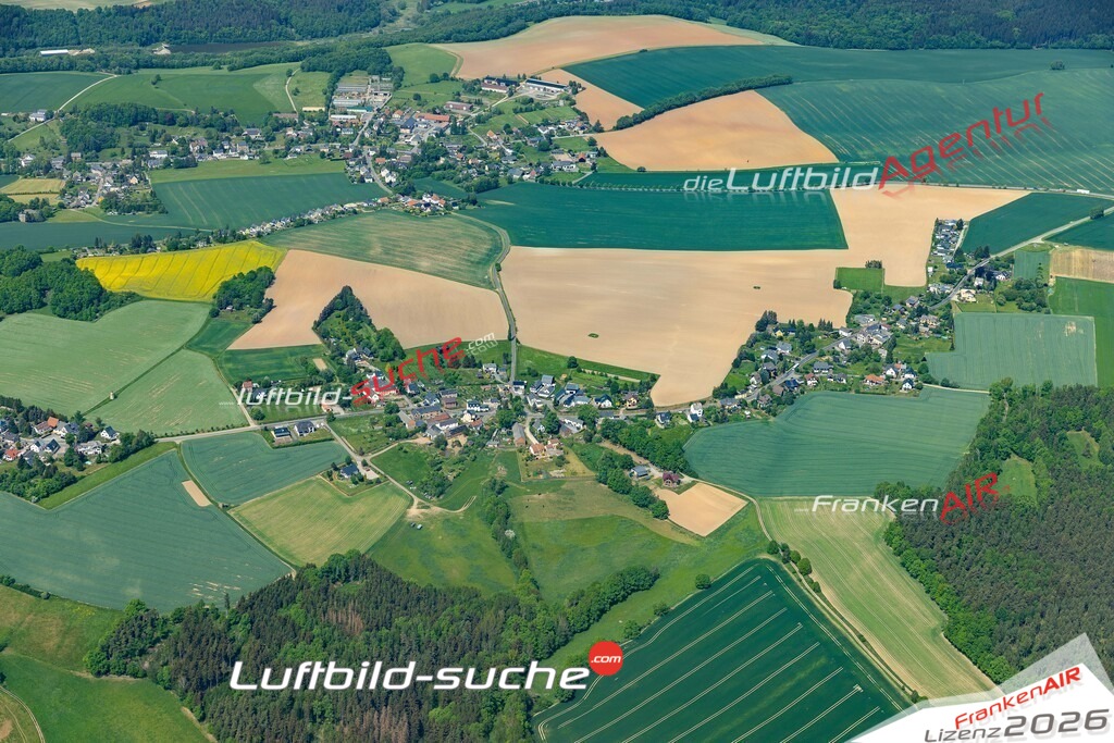 Die Luftaufnahme Waltersdorf - Greiz wurde 2022 vom Flugzeug aus (keine Drohne) erstellt. Hohe Auflösung -für große Poster und Wandbilder geeignet - Garantiert!