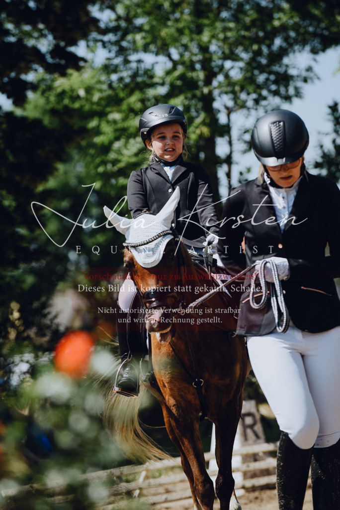 DSC_2507 | Pferde- und Turnierfotografie in Westsachsen. Pferdeportraits, Auftragszeichnungen und intuitive Kunst.