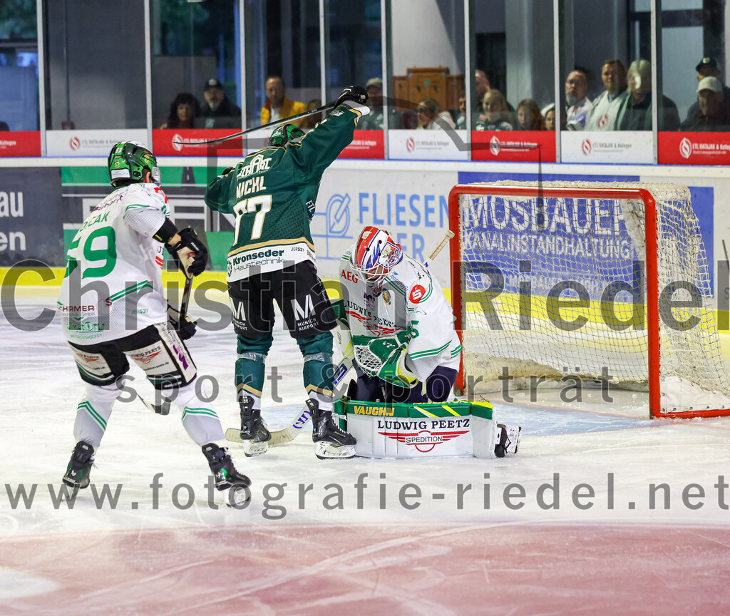 2025-09-21_082_TSV_Erding_gegen_Hoechstadter_Alligators | Erding, Deutschland, 21.09.2025:Eishockey, Oberliga Süd 2025 / 2026, 2. Spieltag, TSV Erding gegen Höchstadter Alligators, Endergebnis: 3:4Foto: Christian Riedel / fotografie-riedel.net
