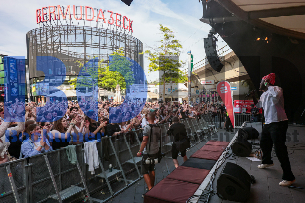 SES_BTJMAH20250704-9 | bond - Realisiert mit Pictrs.com