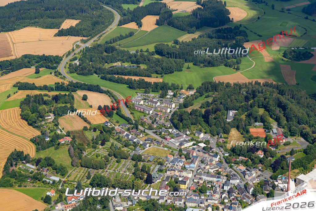 Aktuelles Luftbild von  Helmbrechts Kauf mit Lizenz / Bildrechten möglich- Die Luftaufnahme wurde 2021 mittels UL-Flugzeug erstellt ( keine Drohne ) - hochauflösende Kamera-Systeme von  Canon -Beste Qualität - Für grossformatige Ausdrucke geeignet. Die Geschenkidee !