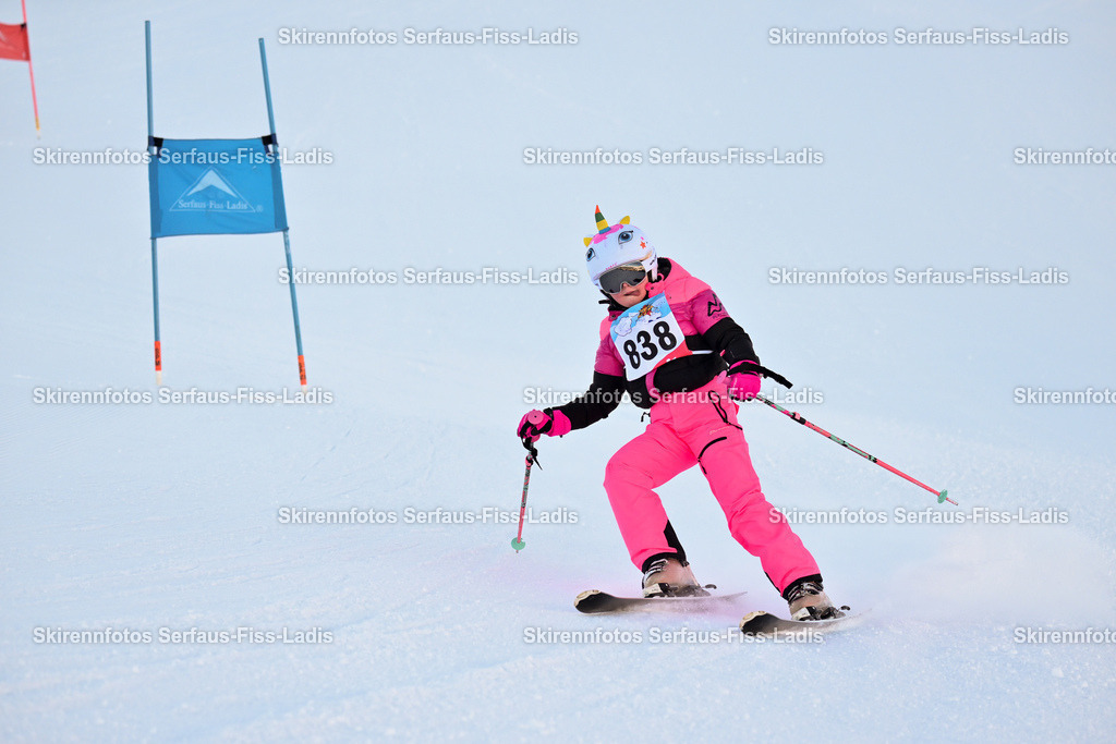 SRF_25.12.2025_0122 | Skirennfotos,Serfaus,Fiss,Ladis,Kinderskirennen,Winter,Tirol,Oberland,skirace,SFL,feelfree,weil wir's genießen,ski,Ski,skifahren,Sonnenplateau, - Realisiert mit Pictrs.com