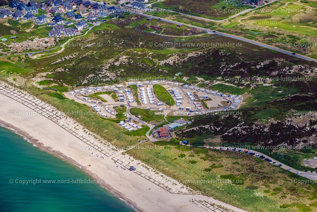 Sylt_Hörnum_Campingplatz_ELS_4039130625 | HöRNUM (SYLT) 21.06.2025 Campingplatz mit Wohnwagen und Zelten am Seeufer der Nordsee in Hörnum (Sylt) im Bundesland Schleswig-Holstein, Deutschland. Weiterführende Informationen bei: Sylt Marketing GmbH. // Campsite with caravans and tents on the lake shore At the Nordsea in Hoernum (Sylt) in the state Schleswig-Holstein, Germany. Further information at: Sylt Marketing GmbH. Foto: Martin Elsen