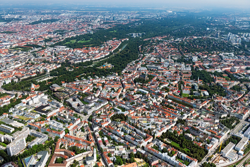 dr__0048473.jpg | MüNCHEN 19.07.2024 Innenstadtbereich im Stadtgebiet Au-Haidhausen an der Steinstraße in München im Bundesland Bayern, Deutschland. // Cityscape of the district Au-Haidhausen on street Steinstrasse in Munich in the state Bavaria, Germany. Foto: Daniel Reiter