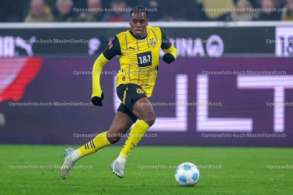 BVB10012502313 | 10.01.2025, Fußball, Borussia Dortmund - Bayer 04 Leverkusen, 1. Fußball Bundesliga, 16. Spieltag, Signal Iduna Park, Saison 2024 2025: Jamie Gittens (BVB #43)DFB regulations prohibit any use of photographs as image sequences and or quasi-video.