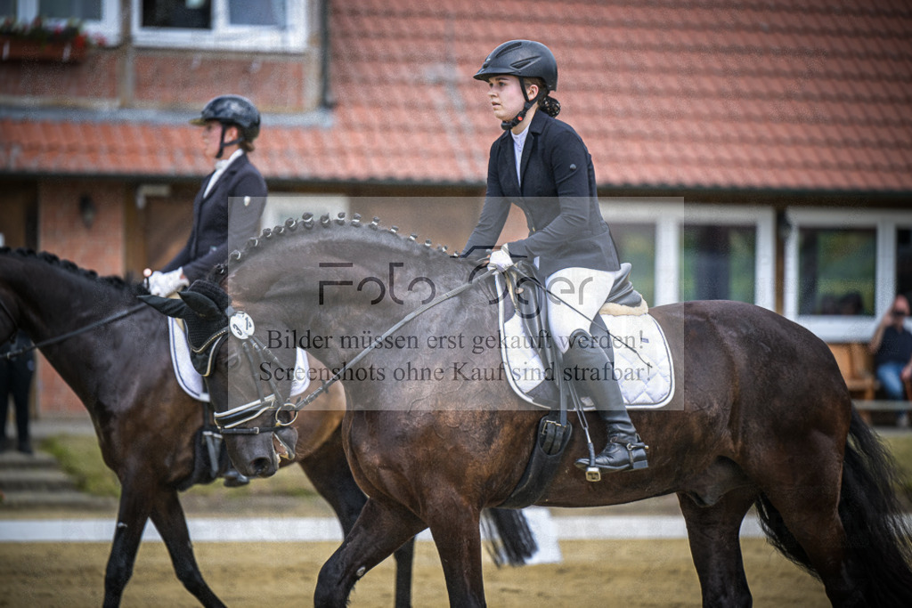 DOS_1819 | Entdecke hochwertige Reitturnierfotos von Foto Oger. Professionell, emotional und authentisch – jetzt Lieblingsmomente im Shop bestellen.Deutschlandweite Turnierfotografie. - Realisiert mit Pictrs.com