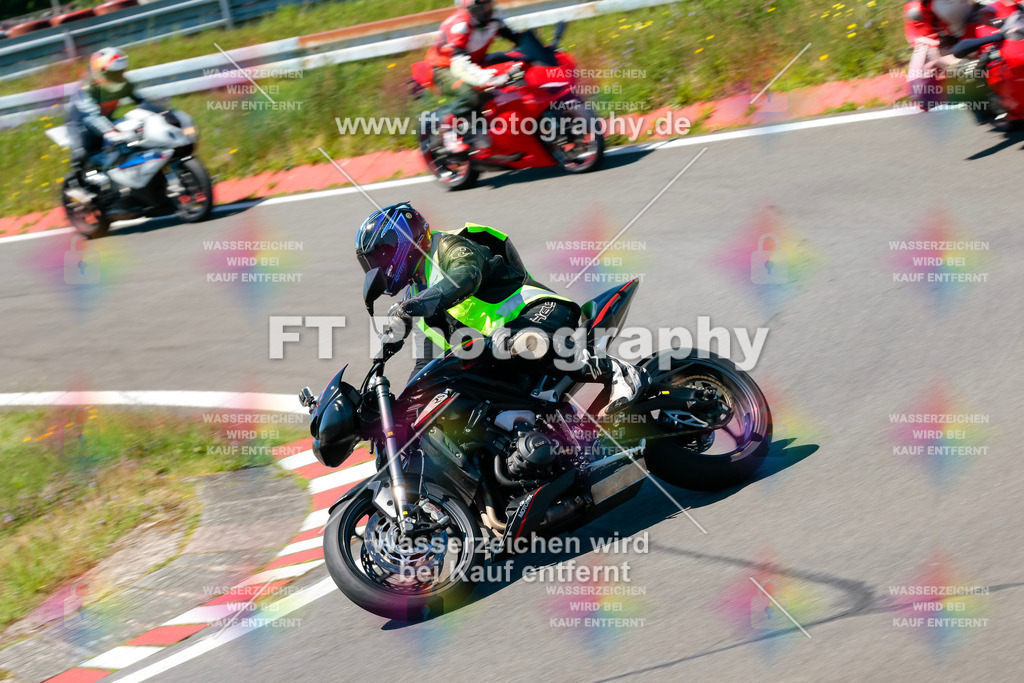 Moto-TeamOBK-21914 | Hier findet Ihr Bilder von Touristenfahrten auf der Nürburgring Nordschleife oder von anderen Veranstaltungen die ich besucht habe. Viel Spass beim Durch Schauen 