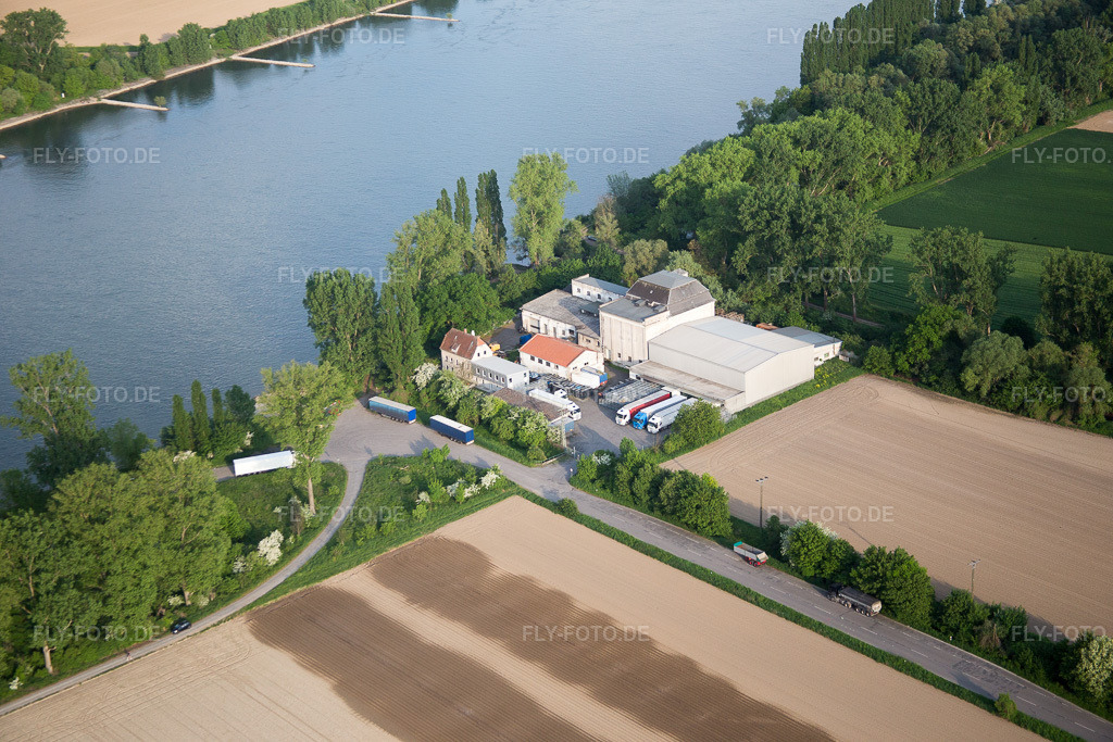 Luftbild: Spedition am Rhein in Worms im Bundesland Rheinland-Pfalz in Deutschland. Foto: IMG_088192.jpg vom 09.05.2016 durch Werner Riehm/FLY-FOTO.de
