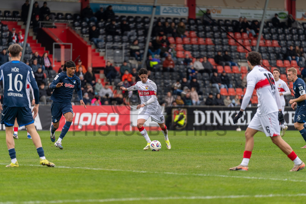 VfB Stuttgart II vs. TSG Hoffenheim II, Fussball, 3. Liga, 26. Spieltag, 15.03.2026 | Nicolas Sessa (VfB Stuttgart II, #10),VfB Stuttgart II vs. TSG Hoffenheim II, Fussball, 3. Liga, 26. Spieltag, 15.03.2026Foto: photosbyphips/Philip Ziegler