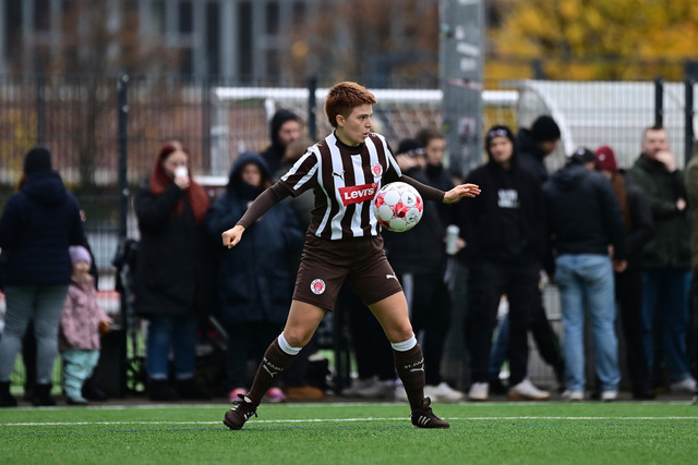 Fußball I Frauen I Saison 2025-2026 I Regionalliga Nord I 10. Spieltag I FC St. Pauli - Hamburger SV U20 I 10721 | Der Sportfotograf. - Realisiert mit Pictrs.com