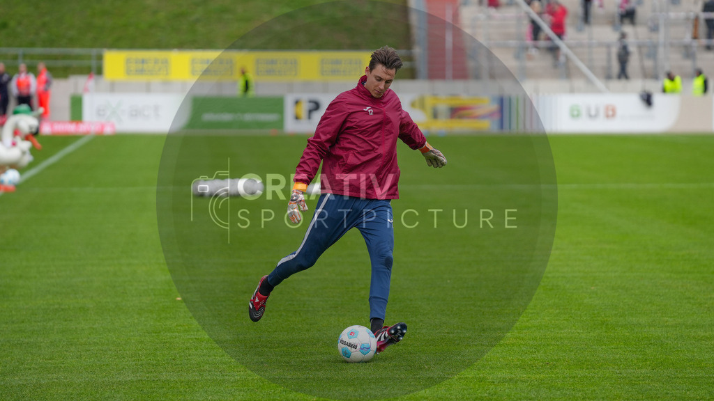 Fußball, Herren, Saison 2025/2026, Regionalliga Nordost, 14. Spieltag, FSV Zwickau vs. FSV 63 Luckenwalde, Samstag 01.11.2025, GGZ-Arena Zwickau | Fußball, Herren, Saison 2025/2026, Regionalliga Nordost, 14. Spieltag, FSV Zwickau vs. FSV 63 Luckenwalde, Samstag 01.11.2025, GGZ-Arena Zwickau, Im Bild: Kevin Tittel (Luckenwalde) - Realisiert mit Pictrs.com