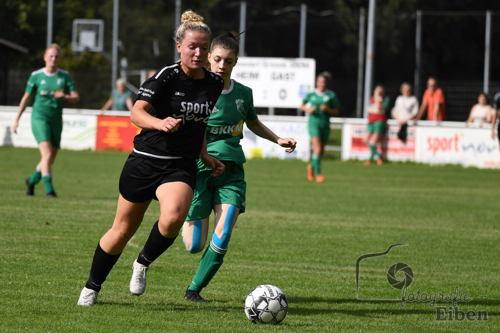 SG am Meer-TSV Abbehausen | Frauen Bezirksliga Nord; SG am Meer (schwarz)-TSV Abbehausen (grün) am 13.08.2023; in Gristede (), Photo: Philip Eiben 2023 - Realisiert mit Pictrs.com