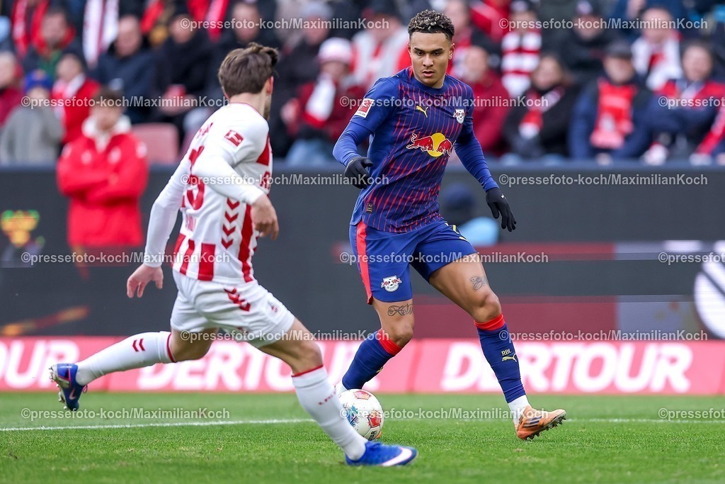 1FC08022601020 | 08.02.2026, Fußball, 1. FC Köln - RB Leipzig, 1. Fußball Bundesliga, 21. Spieltag, RheinEnergie-STADION, Saison 2025 2026: Jan Thielmann&nbsp;(1FC Koeln #29)   im Zweikampf gegen  Antonio Nusa&nbsp;(RB Leipzig #07)  DFB regulations prohibit any use of photographs as image sequences and or quasi-video.