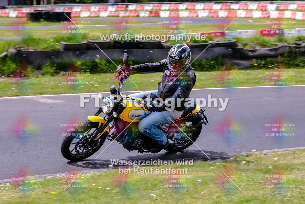 MotoTeamVBK-20950 | Hier findet Ihr Bilder von Touristenfahrten auf der Nürburgring Nordschleife oder von anderen Veranstaltungen die ich besucht habe. Viel Spass beim Durch Schauen 