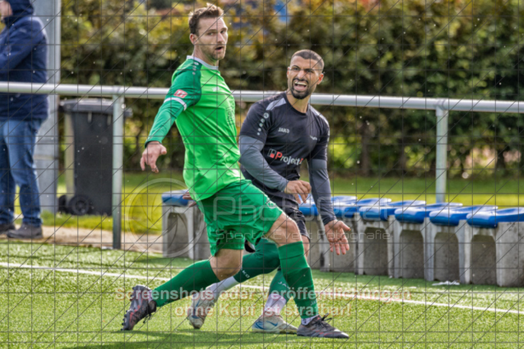 20251005_161318_0178-Bearbeitet | #,KSG Eislingen (schwarz) vs. TSGV Albershausen (grün), Fussball, Kreisliga A3 - Bezirk Neckar/Fils, 07. Spieltag, Saison 2025/2026, Kunstrasensportplatz am Eichenbach, Haldenstraße, 73054 Eislingen, 05.10.2025 - 15:00 Uhr,Foto: PhotoPeet-Sportfotografie/Peter Harich