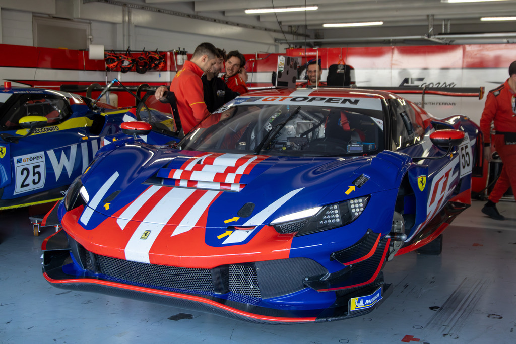 10. Mai 2024, Hockenheimring (Deutschland): Freies Training der International GT Open | 10. Mai 2024, Hockenheimring (Deutschland): Freies Training der International GT Open - Realisiert mit Pictrs.com