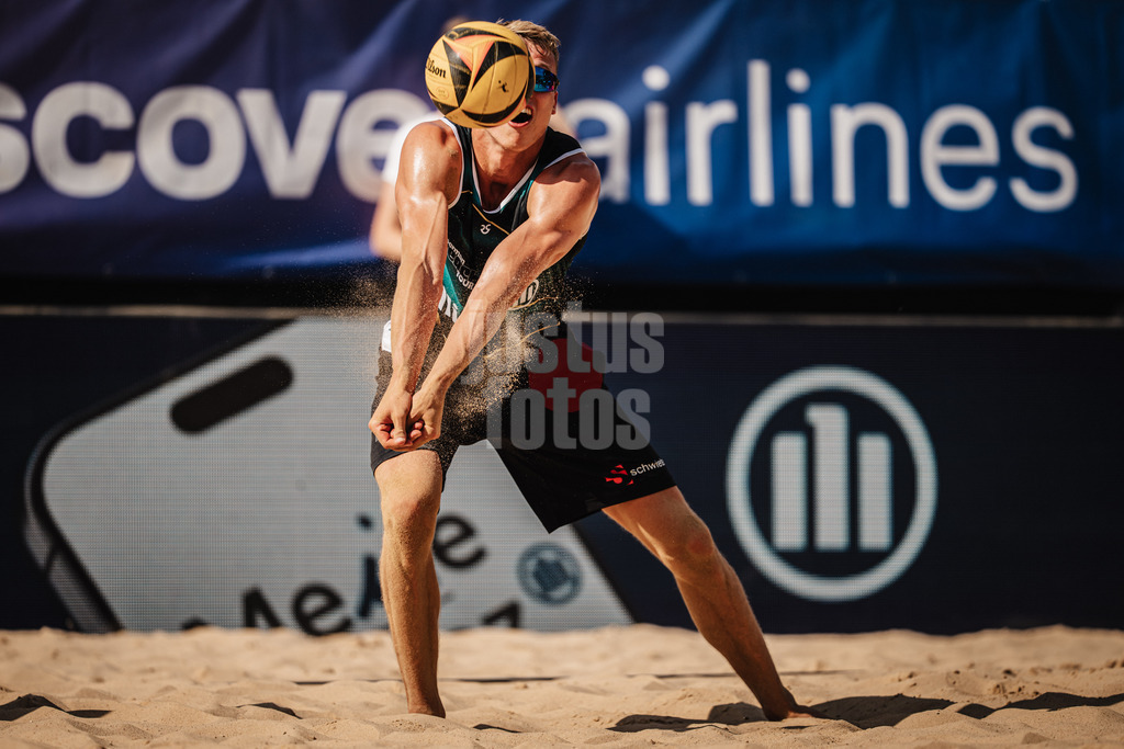 Beachvolleyball | Männer | Allianz German Beach Tour 2025 | Tourstop Berlin | 16.08.2025 | Cedrik Moede nimmt den Ball an