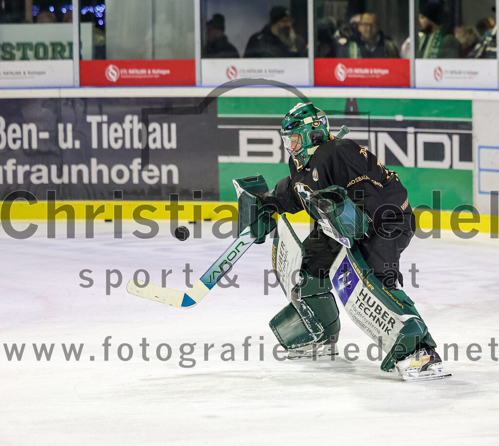 2025-12-14_020_TSV_Erding_gegen_ECDC_Memmingen_Indians | Erding, Deutschland, 14.12.2025:Eishockey, Oberliga Süd 2025 / 2026, 26. Spieltag, TSV Erding gegen ECDC Memmingen Indians, Endergebnis: 1:2Foto: Christian Riedel / fotografie-riedel.net