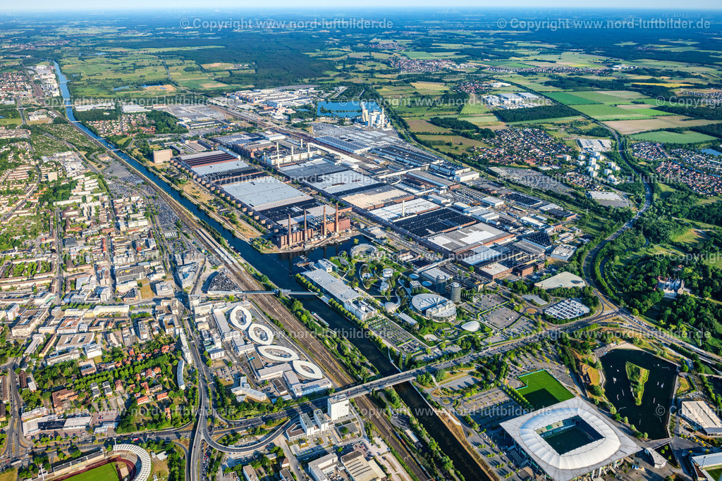Wolfsburg_VW_Werk_Volkswagen_ELS_3626050623 | WOLFSBURG 05.06.2023 Blick auf das VW - Werksgelände Forschung &amp; Entwicklung der Volkswagen AG an der VW-Straße an der VW-Mittelstraße in Wolfsburg im Bundesland Niedersachsen. Weiterführende Informationen bei: VOLKSWAGEN AG. // View of the VW - factory premises research &amp; development of Volkswagen AG on street VW-Mittelstrasse in Wolfsburg in the state of Lower Saxony. Further information at: VOLKSWAGEN AG. Foto: Martin Elsen
