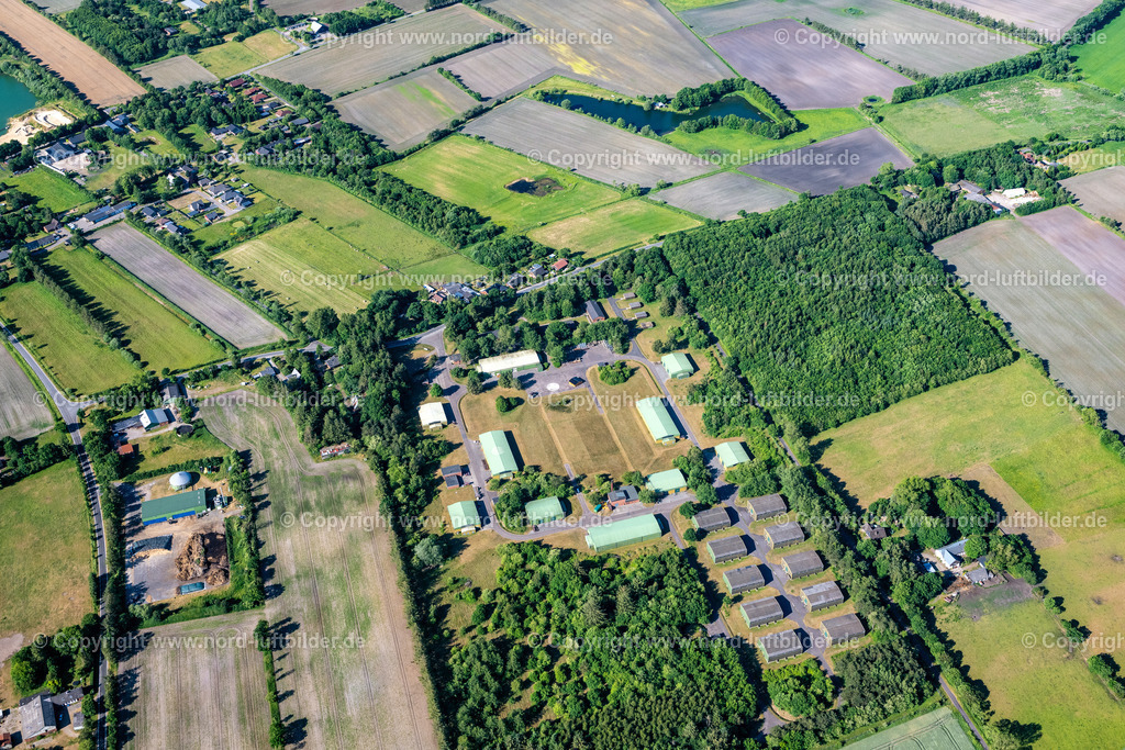 Bramstedt_ELS_7689100623 | BRAMSTEDTLUND 10.06.2023 Strukturen auf landwirtschaftlichen Feldern in Bramstedtlund in Nordfriesland im Bundesland Schleswig-Holstein, Deutschland. // Structures on agricultural fields in Bramstedtlund at Nordfriesland in the state Schleswig-Holstein, Germany. Foto: Martin Elsen