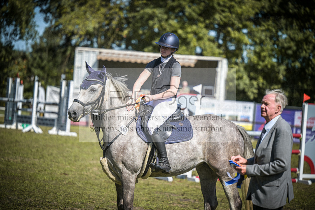 DOS_0040 | Entdecke hochwertige Reitturnierfotos von Foto Oger. Professionell, emotional und authentisch – jetzt Lieblingsmomente im Shop bestellen.Deutschlandweite Turnierfotografie. - Realisiert mit Pictrs.com