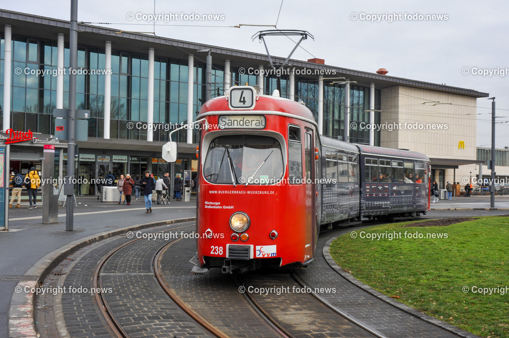 Wuerzburg_ Strassenbahn_ 01.02.2024-1 | 01.02.2024, Wuerzburg, AUT, Strassenbahn, im Bild Straßenbahn-Typ Duewag GT-D, Strassenbahn, Innenstadt, Verkehrsmittel, Verkehr, Oeffentlich, Oeffi, Historisch, Transport, Tram, Bim