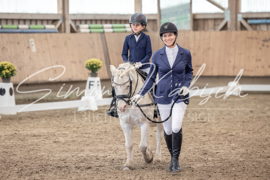 20251011-_3LI8751 | Tierfotografie Pferde, Hunde, Katzen, Haustiere.
Turnierfotografie Reitturniere, Reiten, Springreiten, Dressur in Hanau, dem Main-Kinzig-Kreis und dem Rhein-Main- Gebiet um Frankfurt