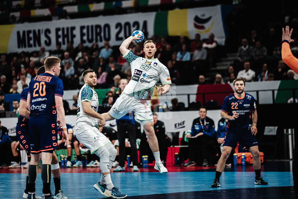 Handball | Herren | EHF EURO 2024 | European Championshop Men 2024 Final Tournament | Slowenien vs. Niederlande | 21.01.2024 | Kristjan Horzen (#27, Slowenien, SLO) wirft aufs Tor