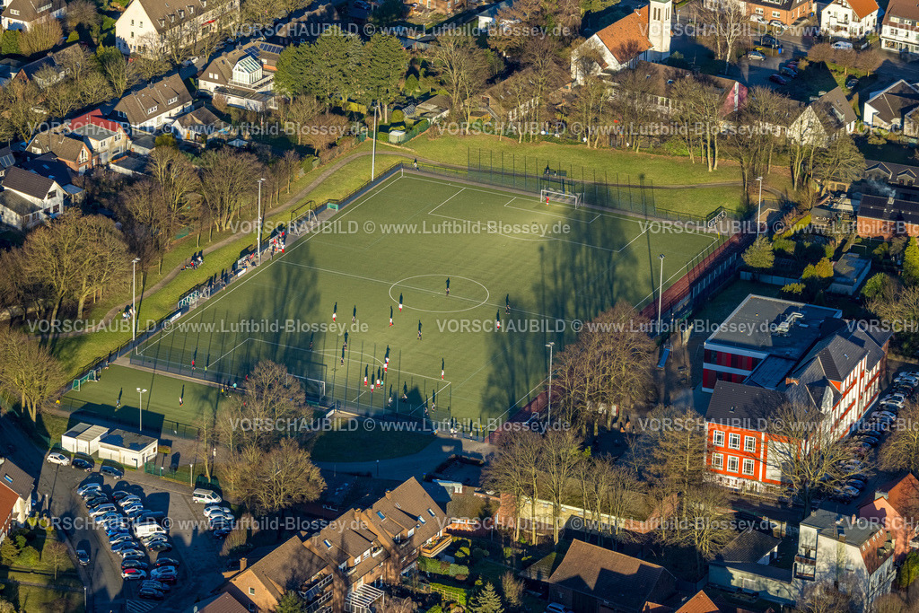 Gladbeck240108002 | Luftbild, Fußballstadion Hegestraße, BV Rentfort 1919/46 e.V. Fußballverein, Schattenwurf der Fußballspieler, Rentfort, Gladbeck, Ruhrgebiet, Nordrhein-Westfalen, Deutschland