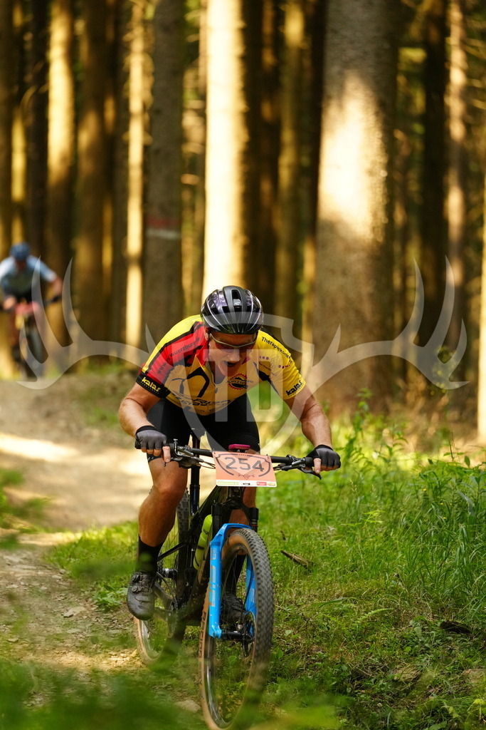 FC102921 | Fotogalerie der Treibjagd im Dunkelwald - Dein MTB Etappenrennen im Erzgebirge - Realisiert mit Pictrs.com