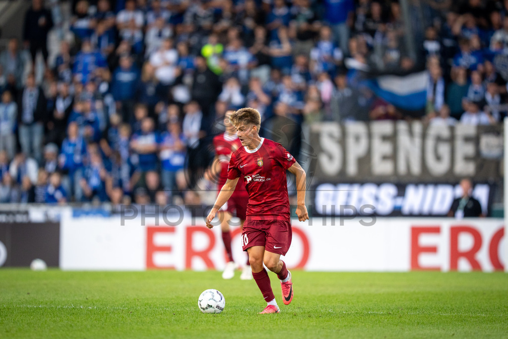 SG Sonnenhof Großaspach vs. Arminia Bielefeld, Fussball, DFB-Pokal, 1. Runde, 22.08.2026 | Lukas Stoppel (SG Sonnenhof Großaspach, #10),SG Sonnenhof Großaspach vs. Arminia Bielefeld, Fussball, DFB-Pokal, 1. Runde, 22.08.2026,DFB regulations prohibit any use of photographs as image sequences and/or quasi-video