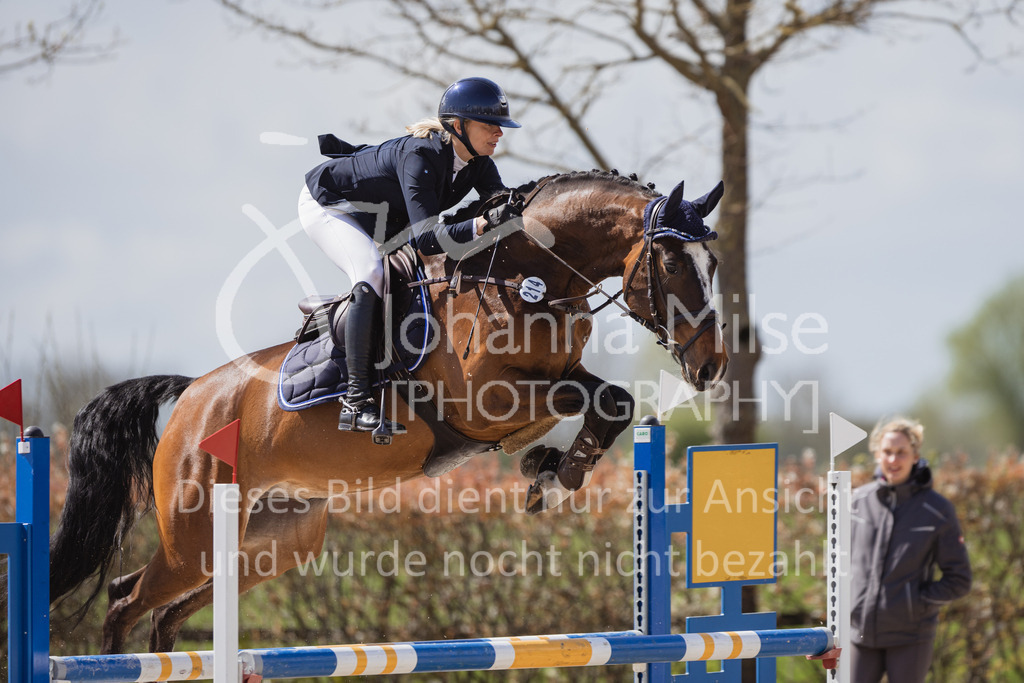 230425_Lemwerder_03SprPf-L-304 | Deine schönsten Turniermomente als professionelle Fotos! Entdecke hochwertige Pferdesport-Fotografie im Online-Shop. Jetzt Fotos finden & bestellen!