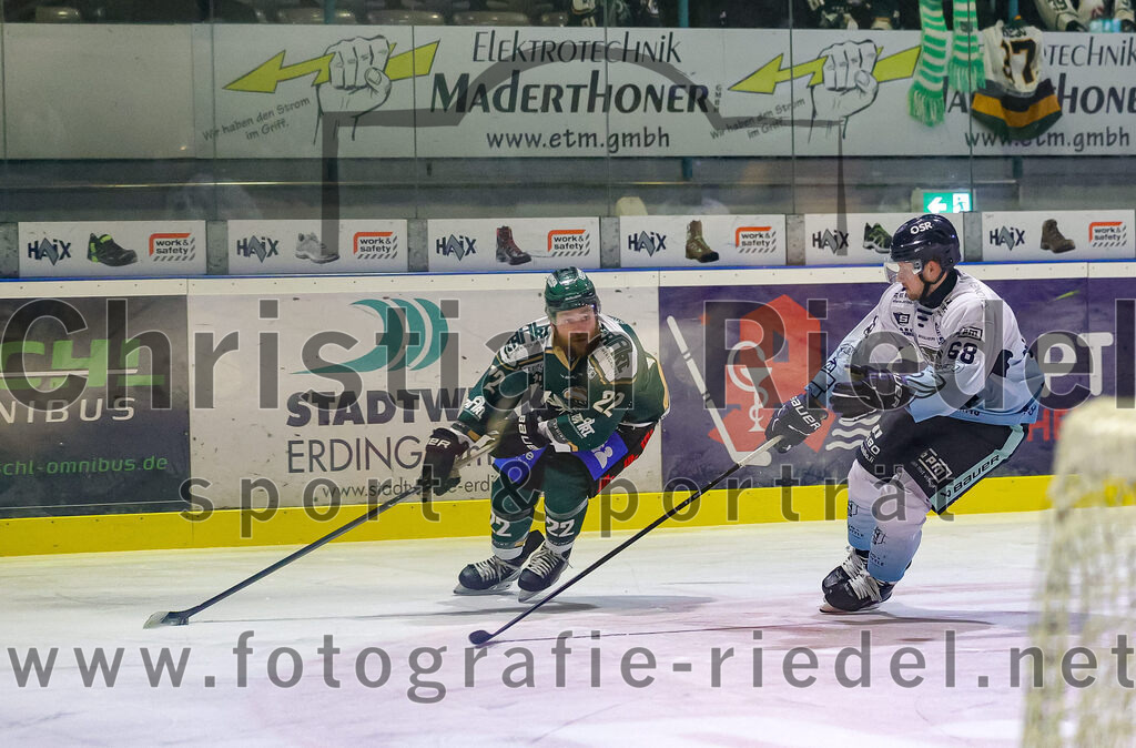 2026-01-06_038_TSV_Erding_gegen_EV_Lindau_Islanders | Erding, Deutschland, 06.01.2026:Eishockey, Oberliga Süd 2025 / 2026, 35. Spieltag, TSV Erding gegen EV Lindau Islanders, Endergebnis: 2:5Grady Hobbs (Erding Gladiators, #22), Andreas Farny (EV Lindau Islanders, #68)Foto: Christian Riedel / fotografie-riedel.net
