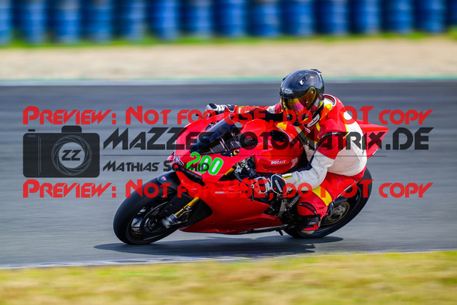 MaZZes_FotoMatrix_240725_6007705_2772 | GRUEN