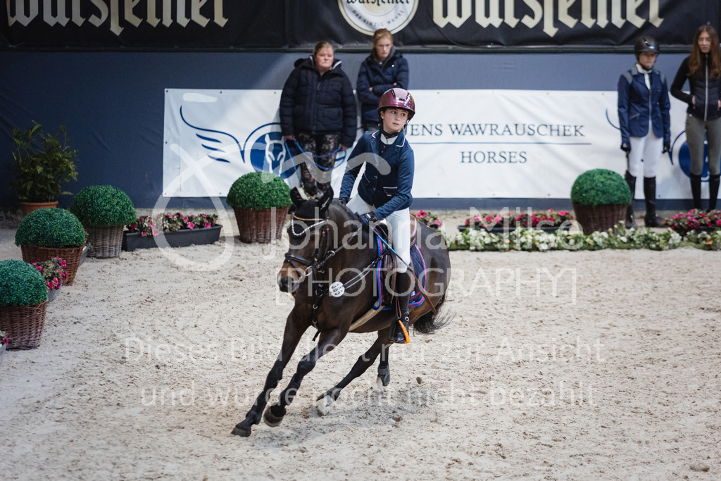 221112_Warstein_E-Stil-400 | Deine schönsten Turniermomente als professionelle Fotos! Entdecke hochwertige Pferdesport-Fotografie im Online-Shop. Jetzt Fotos finden & bestellen!