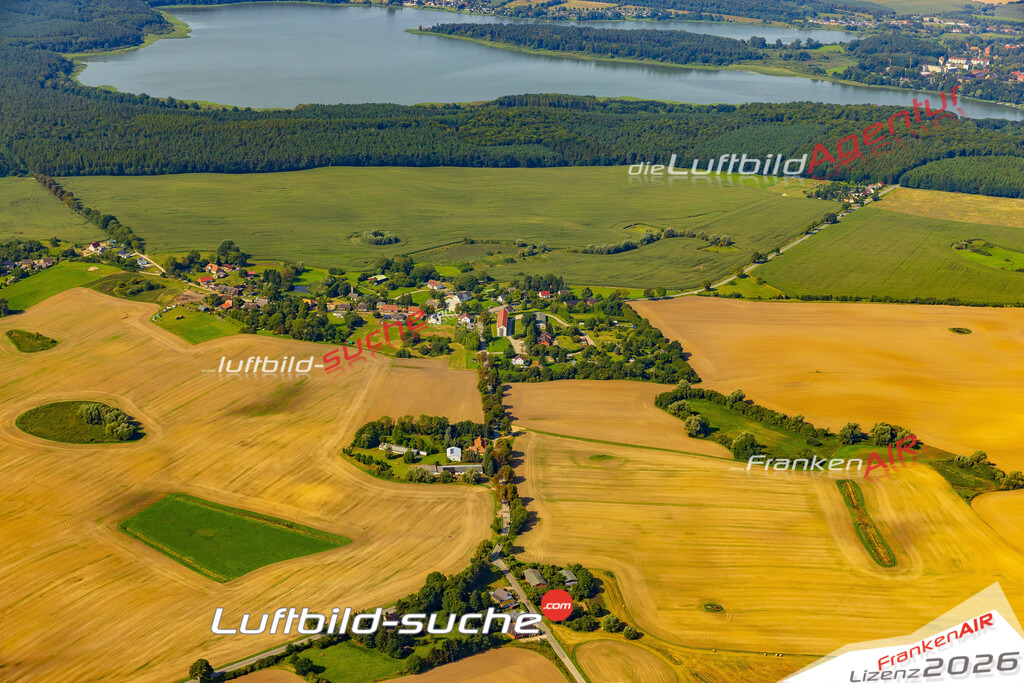 Stadt Lübberstorf von Oben- Die Luftaufnahme wurde 2025 vom UL-Flugzeug heraus erstellt ( keine Drohnenaufnahme ) - Hochauflösende Luftaufnahme - für Wandbilder und großformatige Ausdrucke geeignet. Das besondere Geschenk!Hier alle&nbsp;Infos zur Lizenzierung der LuftaufnahmeWir fliegen auch dieses Jahr wieder in Ihre Region um Luftbilder zu erstellen.- Luftbild anfragen