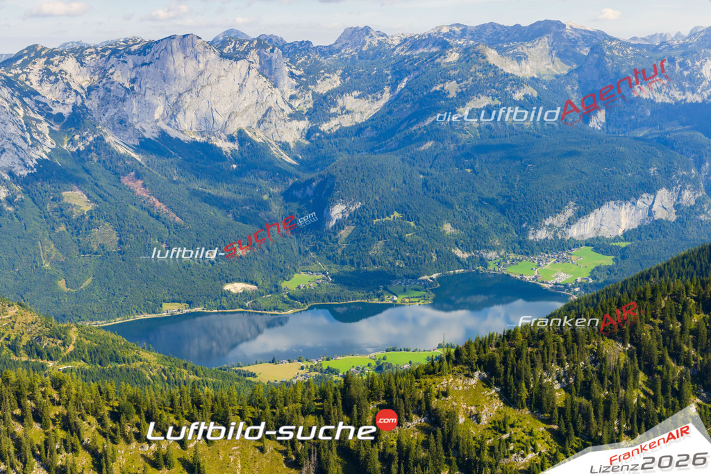 Luftaufnahme von Grundlsee - Die Luftaufnahme wurde 2025 vom UL-Flugzeug heraus erstellt ( keine Drohne ) - Hochauflösende Luftaufnahme - für professionelle Ausdrucke geeignet. Die Geschenkidee !Mit Lizenz und Bildrechte bestellbar
