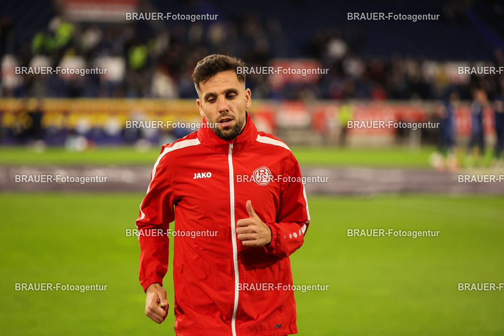 MSV Duisburg - Rot-Weiss Essen  | Duisburg, Deutschland, 26.10.2025 Ahmet Arslan  (Rot-Weiss Essen) wärmt sich auf  während des 3.Liga Spiels zwischen MSV Duisburg und Rot-Weiss Essen in der Schauinsland-Reisen-Arena am 26.10.2025 in Duisburg (Foto von Timo Bluhmki-Schmidt/ Brauer Fotoagentur