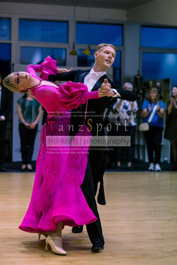 20250906_LM_By_HGR-S-Std_7189 | Tanzsportbilder, Standardtanz, Lateintanz, WDSF, DTV, LTVB, dancecomp, goc, hessen tanzt, blaues band der spree, walzer, tango, wiener walzer, slowfox, quickstepp, samba, rumba, cha-cha-cha, paso doble. jive, hd-kroft photography, turniertanzsport