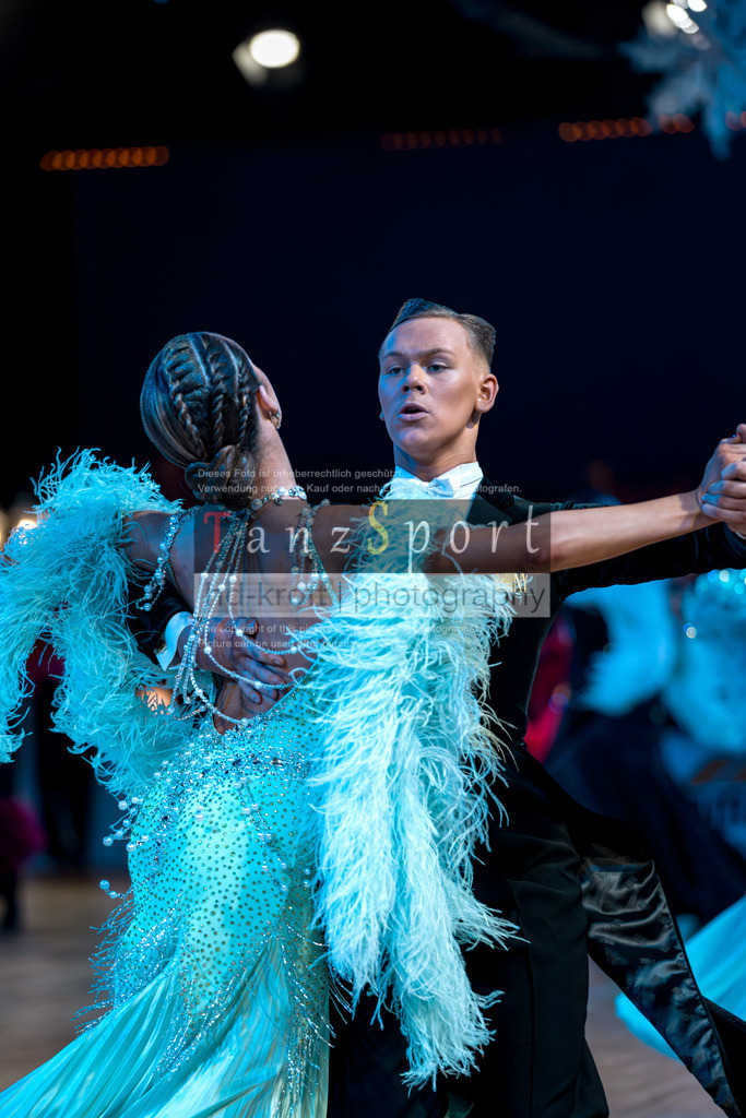 20251214_Baltic-Trophy_2755-2 | Tanzsportbilder, Standardtanz, Lateintanz, WDSF, DTV, LTVB, dancecomp, goc, hessen tanzt, blaues band der spree, walzer, tango, wiener walzer, slowfox, quickstepp, samba, rumba, cha-cha-cha, paso doble. jive, hd-kroft photography, turniertanzsport