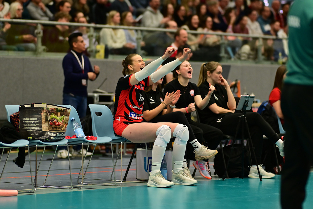 Volleyball I Frauen I Saison 2025-2026 I Bundesliga I Hauptrunde I ETV Hamburger Volksbank Volleys - Skurios Volleys Borken | Der Sportfotograf. - Realisiert mit Pictrs.com