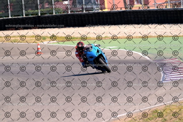 26bt04-2281 | markuskiefer.com - Realisiert mit Pictrs.com