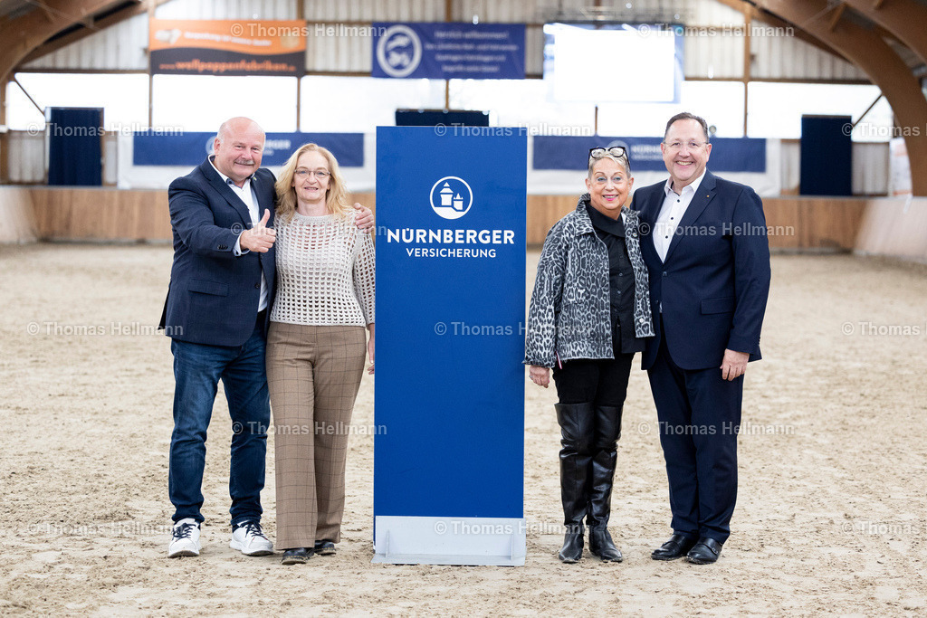 TH_Peter Richter_ Angelika Löwer_ Petra Staffel-Storbeck_ Klaus Feilen_32566 | Peter Richter, Angelika Löwer, Petra Staffel-Storbeck, Klaus Feilen beim Reitturnier Guxhagen-Dörnhagen 2025 am 12.10.25 in Dörnhagen, Reit- u. Fahrverein