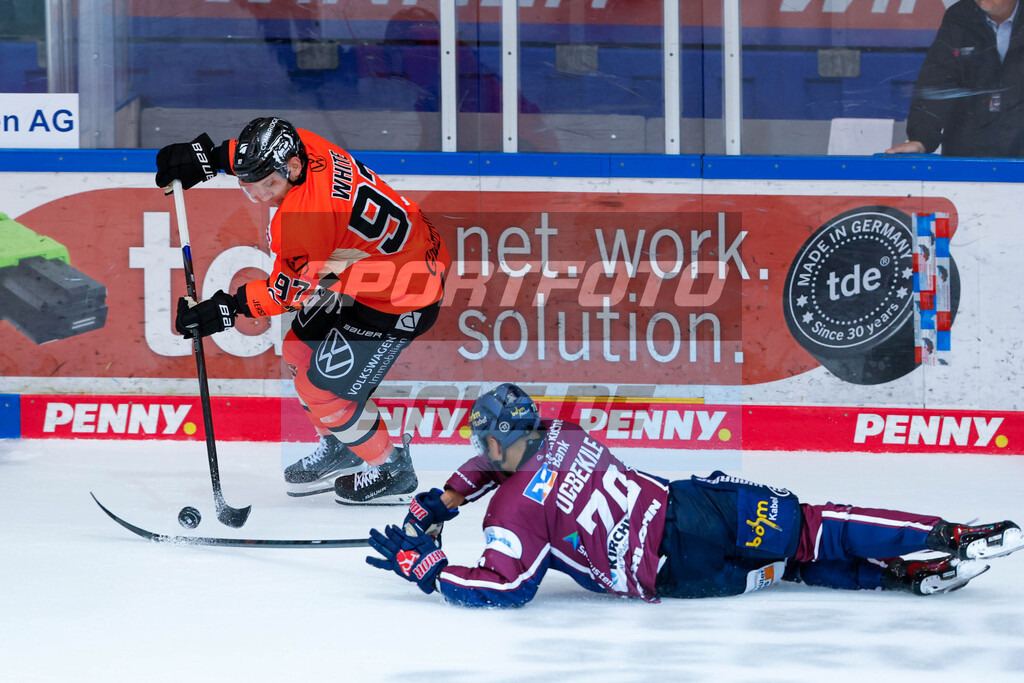 Eishockey | Matt White und Colin Ugbekile - - © Sportfoto-Sale (Jan Brüggemann) - Realisiert mit Pictrs.com