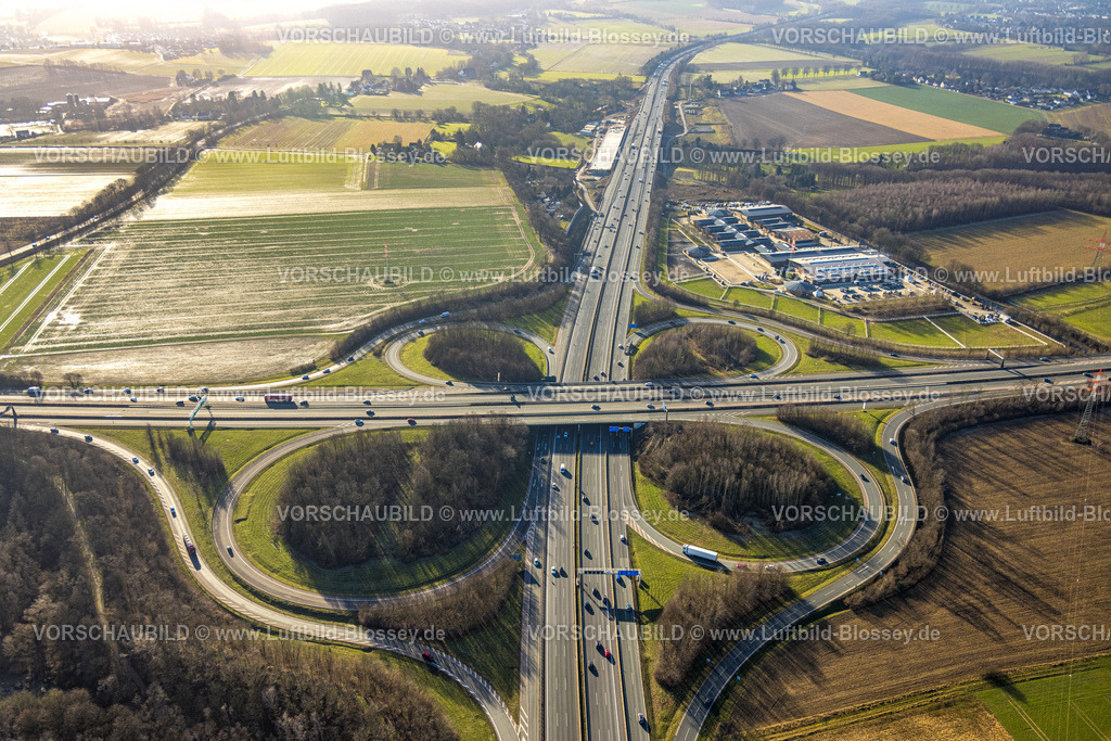 Unna240100516 | Luftbild, Baustelle mit Ersatzneubau Liedbachtalbrücke der Autobahn A1 am Autobahnkreuz Dortmund/Unna, Verkehrssituation, Reitsportzentrum Massener Heide e.V., Massen, Unna, Ruhrgebiet, Nordrhein-Westfalen, Deutschland