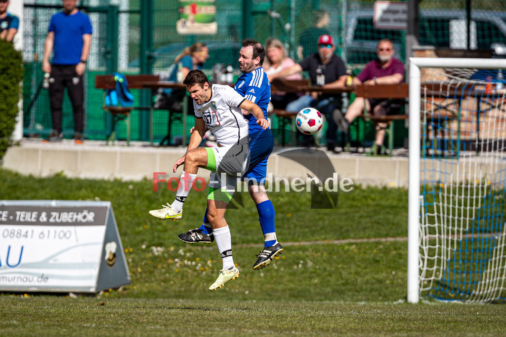 SG Hungerbach vs SV Eurasburg-Beuerberg | Meisterrunde Kreisklasse Gruppe C, SG Hungerbach vs SV Eurasburg-Beuerberg, 20240427,
Kopfballduell Florian HARTMANN (SVEB 13) und Simon STRASSER (SGH 11),
2024-04-27 in Oberhasuen (Sportplatz Oberhasuen)
13 Florian HARTMANN (SVEB 13), 11 Simon STRASSER (SGH 11)
Copyright: WolfgangxLindner www.foto-lindner.de