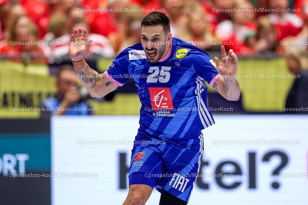 EHF22012603053 | 22.01.2026, Handball, Men's EHF EURO 2026, Frankreich - Dänemark, Jyske Bank Boxen in Herning, Dänemark, Main Round:  Hugo Descat (France #25) jubelnd 